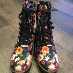 Tucker + Tate Floral Boots Girls size 13